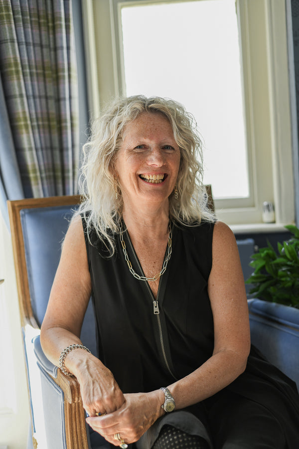 Karen Foster Senior Style and Fit Consultant