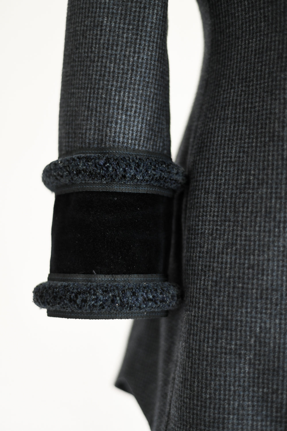 Reynolds No.4 in Two-toned Blue Mini Houndstooth cuff detail