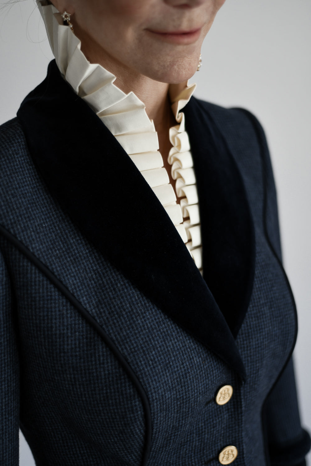 Reynolds No.4 in Two-toned Blue Mini Houndstooth collar detail